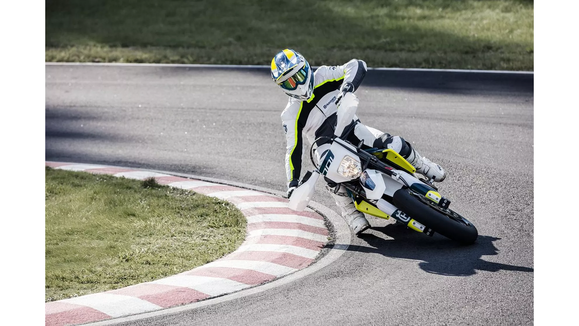 Husqvarna 701 Supermoto - Image 19 Husqvarna 701 Supermoto - Image 19