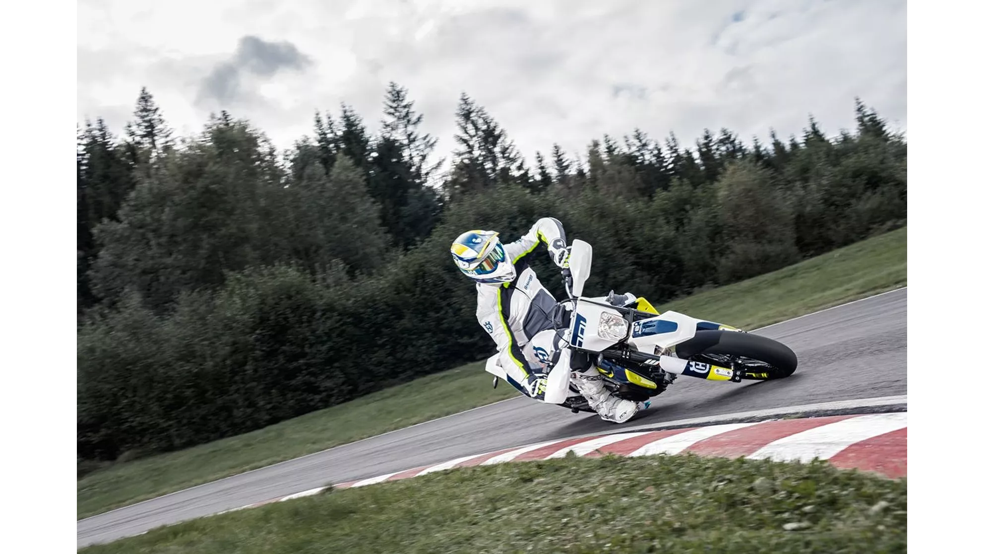 Husqvarna 701 Supermoto - Image 20 Husqvarna 701 Supermoto - Image 20