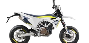 KTM 690 SMC R 2022 vs Husqvarna 701 Supermoto 2019