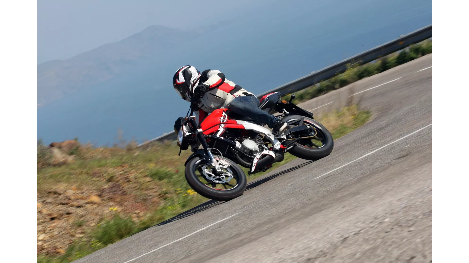 Rieju RS3 NKD 50 - Image 13 Rieju RS3 NKD 50 - Image 13