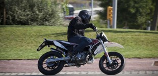 Derbi Senda DRD Racing 50 SM 2019 vs Motorhispania RX50 R 2012
