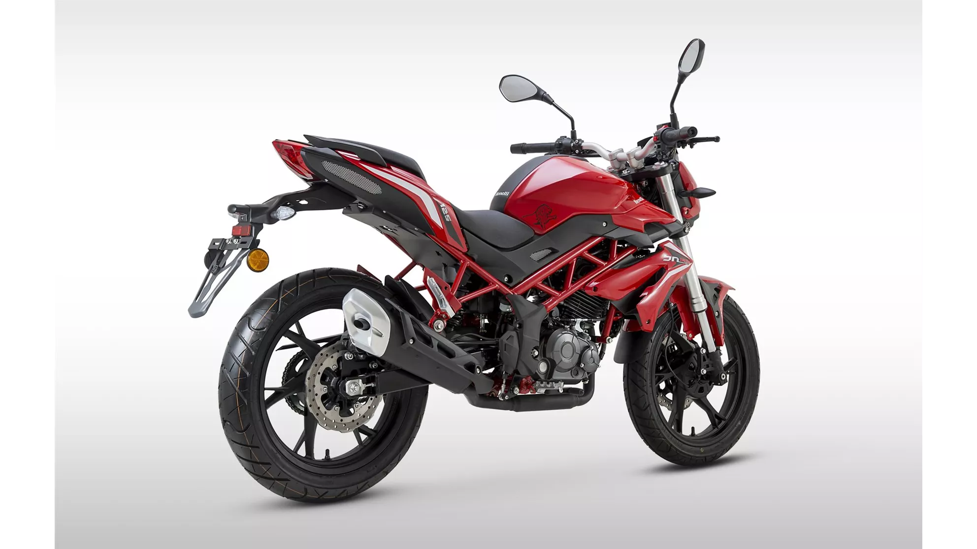 Benelli BN 125 - Image 15 Benelli BN 125 - Image 15