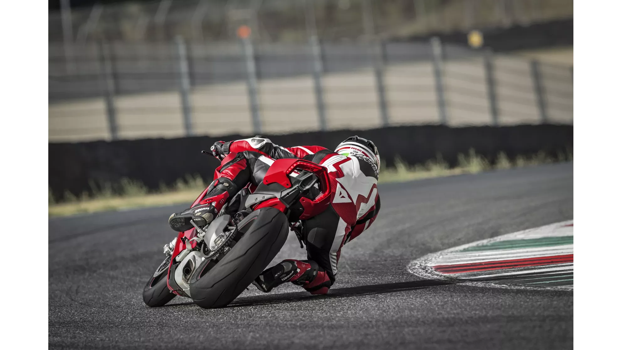 Ducati Panigale V4 S - Image 13 Ducati Panigale V4 S - Image 13