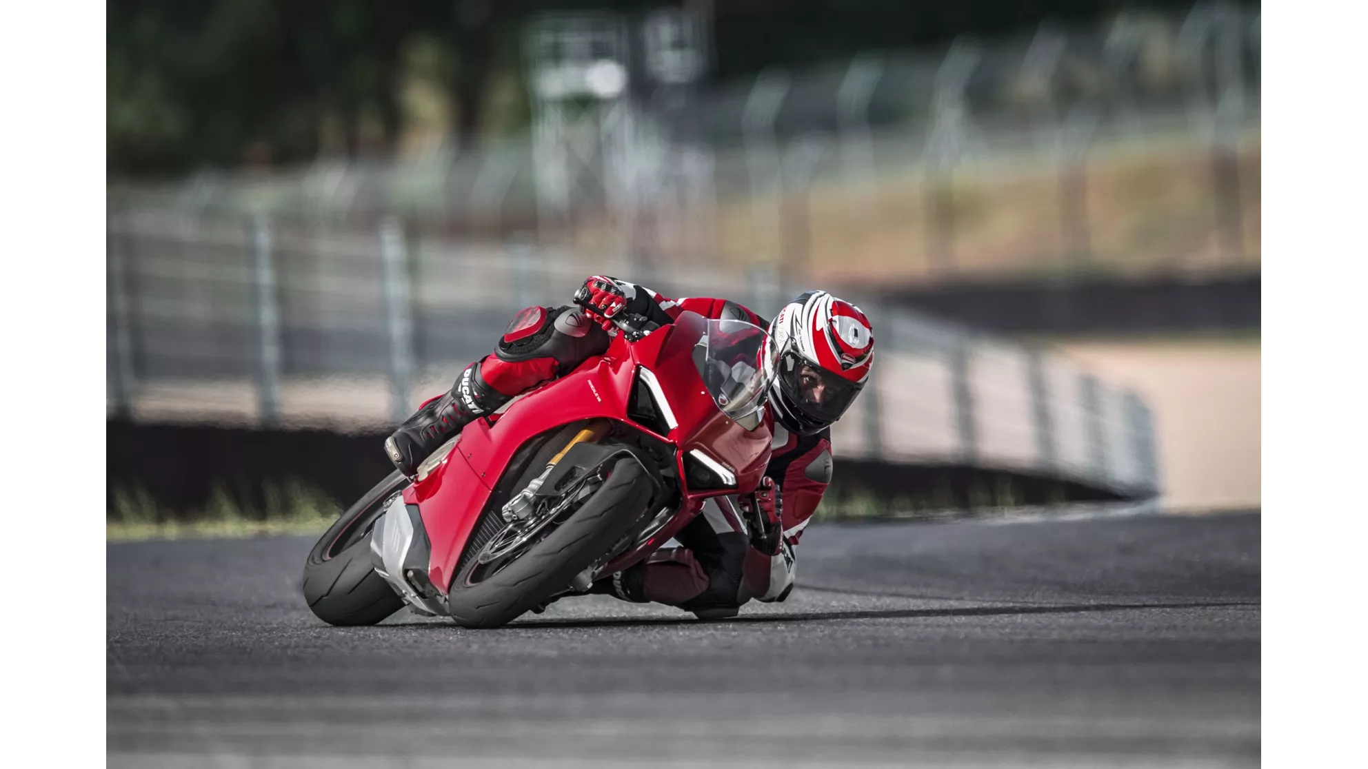Ducati Panigale V4 S - Image 15 Ducati Panigale V4 S - Image 15