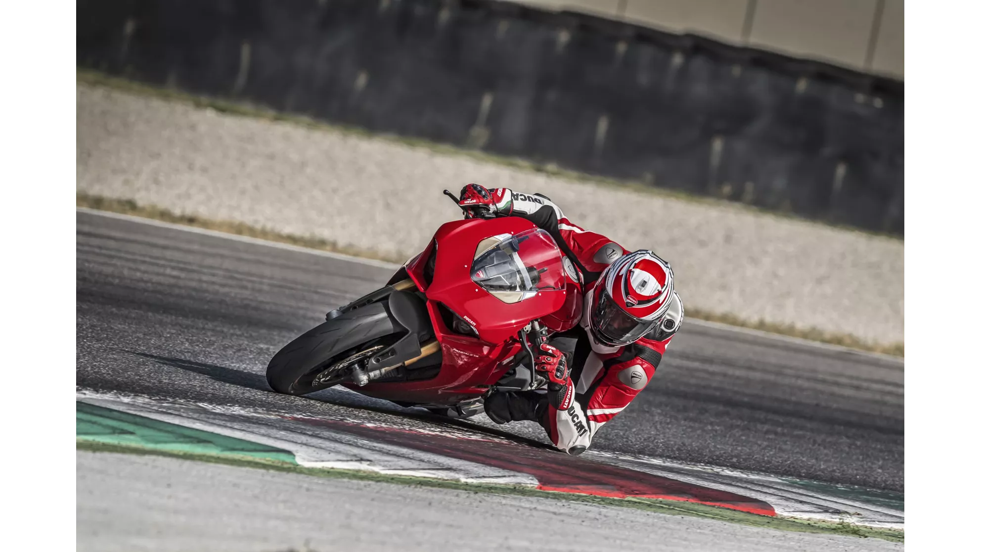 Ducati Panigale V4 S - Image 16 Ducati Panigale V4 S - Image 16