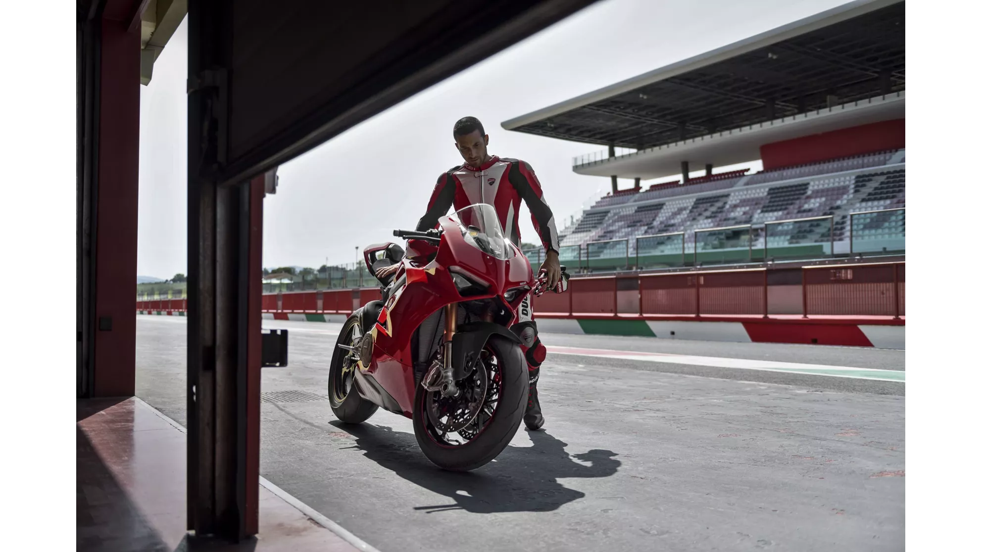 Ducati Panigale V4 S - Image 18 Ducati Panigale V4 S - Image 18