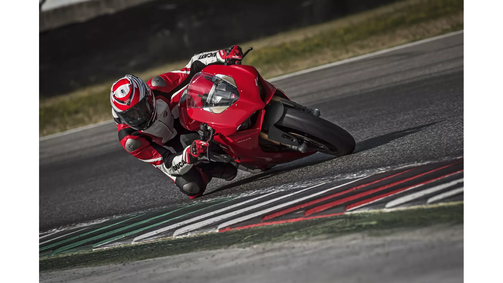 Ducati Panigale V4 S - Image 19 Ducati Panigale V4 S - Image 19