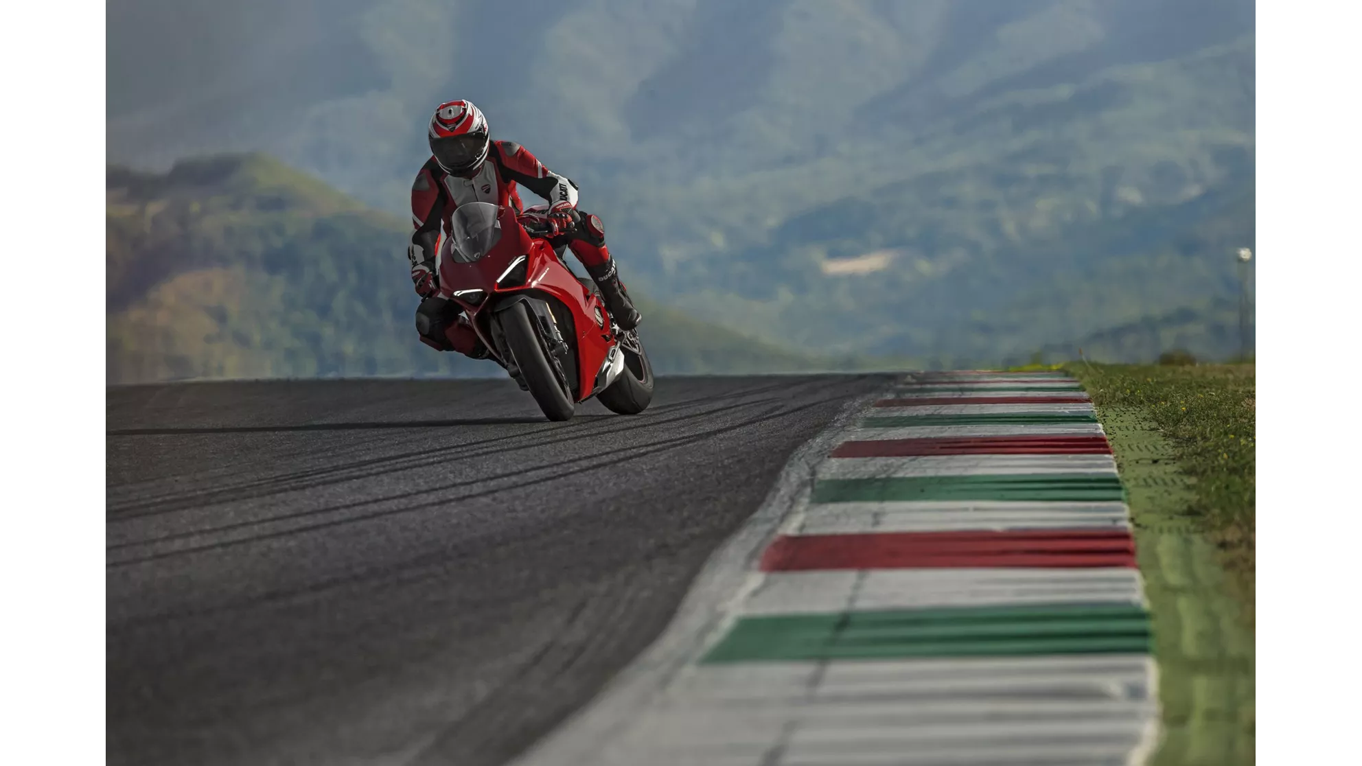 Ducati Panigale V4 S - Image 20 Ducati Panigale V4 S - Image 20