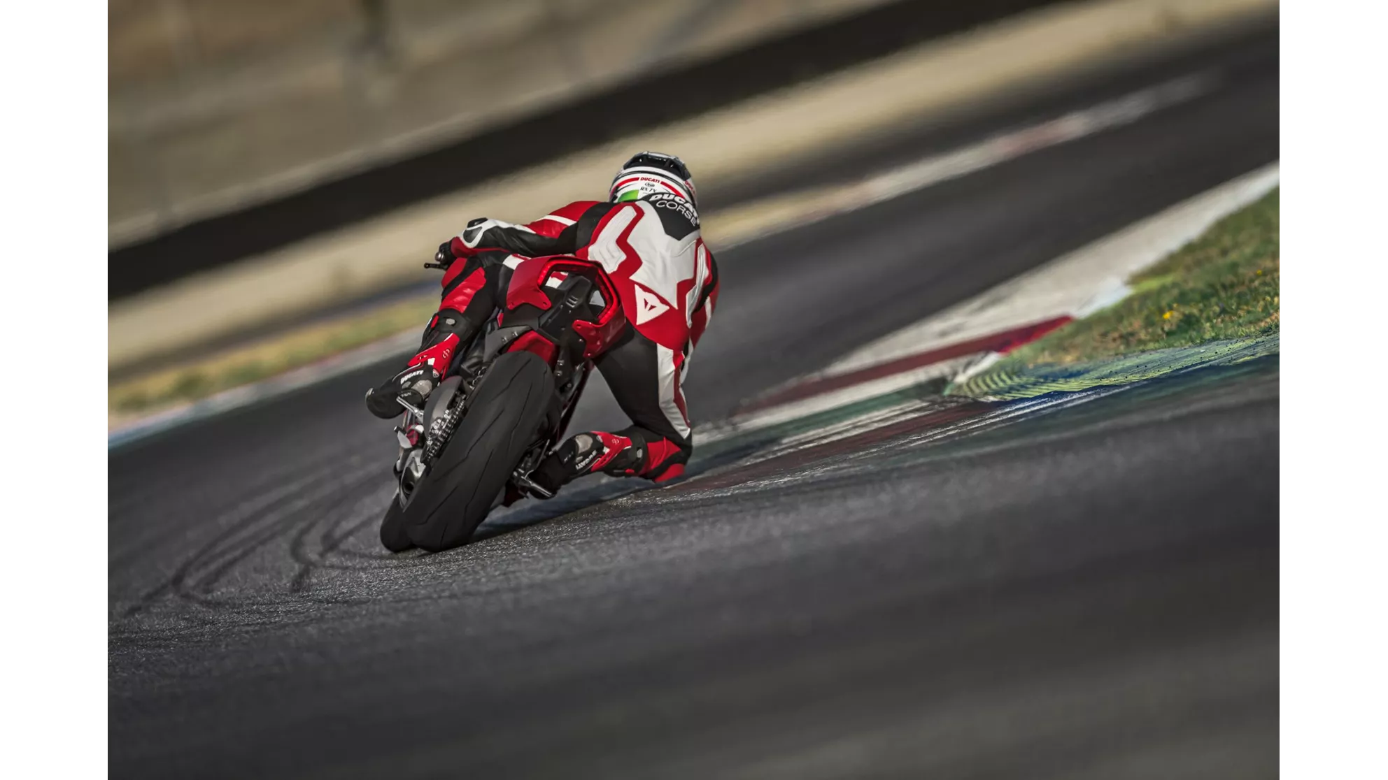 Ducati Panigale V4 S - Image 21 Ducati Panigale V4 S - Image 21
