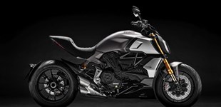 Ducati Diavel 1260 S 2019 vs Ducati Monster 1200 R 2017