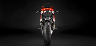Ducati Panigale V4 S Corse 2019 vs Ducati Multistrada V2 S 2024