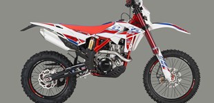 Beta RR 390 4T Racing 2019 vs Sherco 300 ST Factory Replica 2022