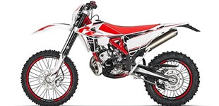 Beta Xtrainer 300 2017 vs Beta RR 200 2T 2019 Beta Xtrainer 300 2017 vs Beta RR 200 2T 2019