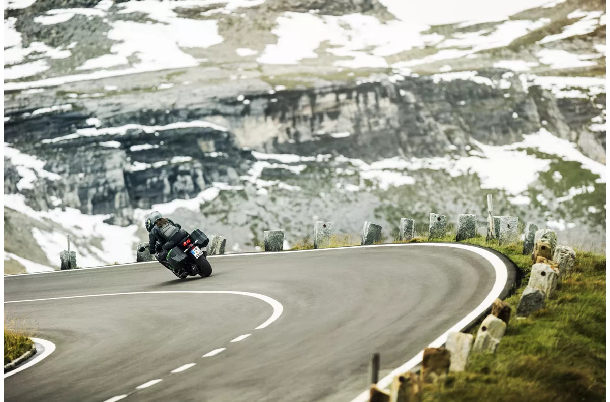 Kawasaki Ninja H2 SX Kawasaki Ninja H2 SX