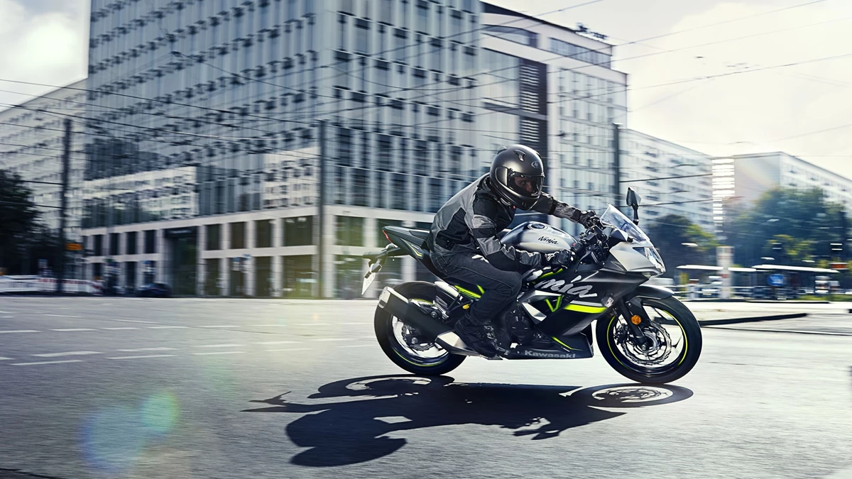Kawasaki Ninja 125 Bild 14: Kawasaki Ninja 125