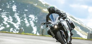 Kawasaki Ninja H2 SX SE+ 2019 vs Kawasaki Ninja H2 SX SE+ 2020 Kawasaki Ninja H2 SX SE+ 2019 vs Kawasaki Ninja H2 SX SE+ 2020