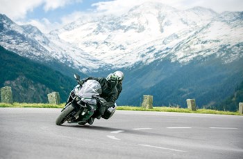 Kawasaki Ninja H2 SX SE+ 2019 - Bild 3 Kawasaki Ninja H2 SX SE+ 2019 - Bild 3