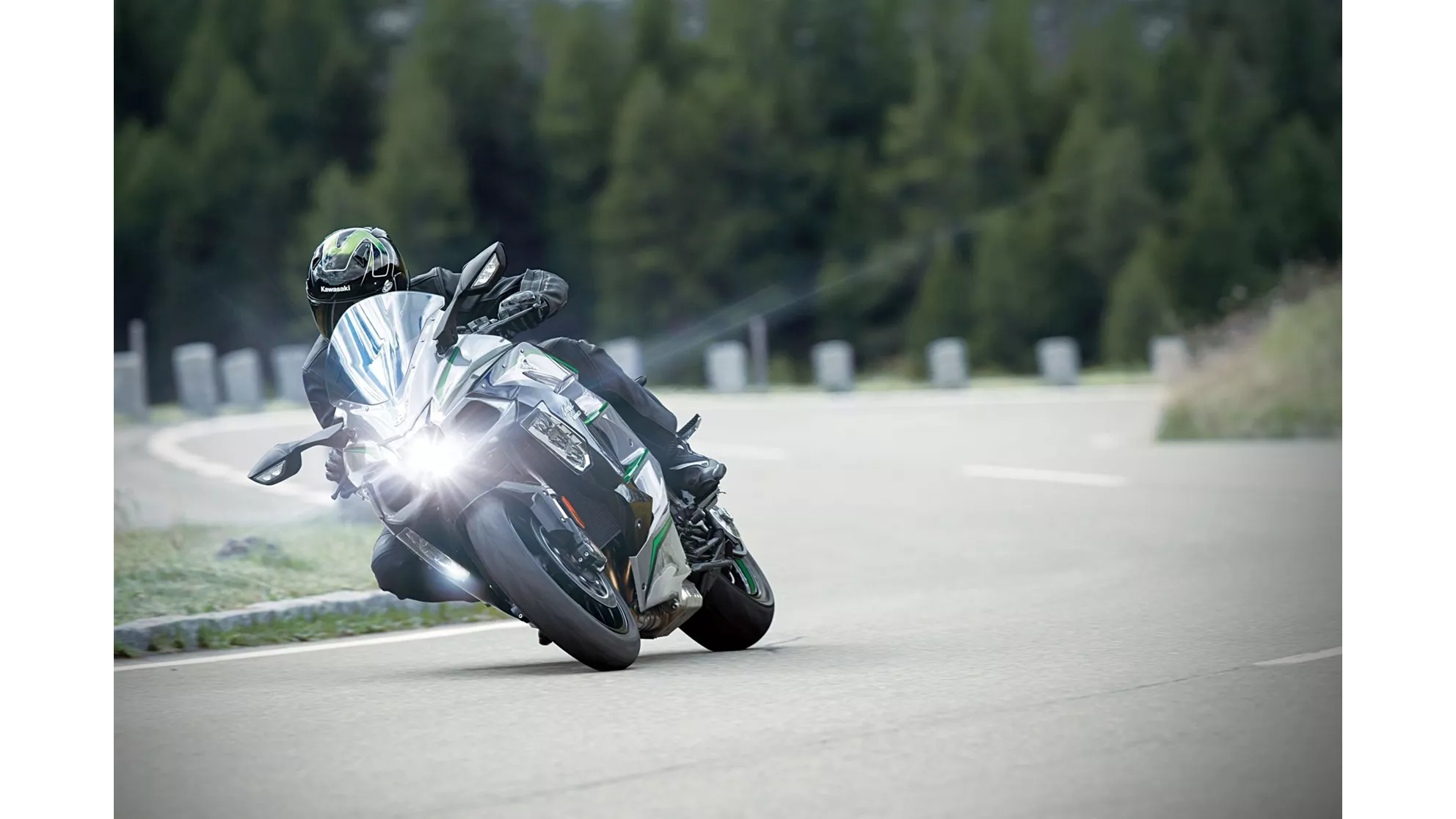 Kawasaki Ninja H2 SX SE+ - Image 10 Kawasaki Ninja H2 SX SE+ - Image 10