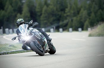 Kawasaki Ninja H2 SX SE+ 2019 - Bild 13 Kawasaki Ninja H2 SX SE+ 2019 - Bild 13
