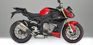Triumph Speed Triple 1050 2015 vs BMW S 1000 R 2019