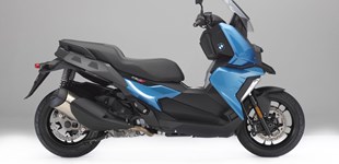 BMW C 400 X 2019 vs Vespa GTS 300 i.e. Super 2009