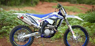 Sherco 250 SCF Factory 2019 vs Fantic XMF 125 Competition 2025
