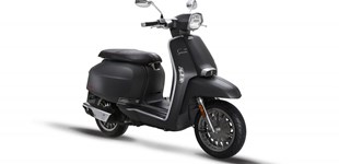 Yamaha NMAX 125 2020 vs Lambretta V200 Special Flex 2019