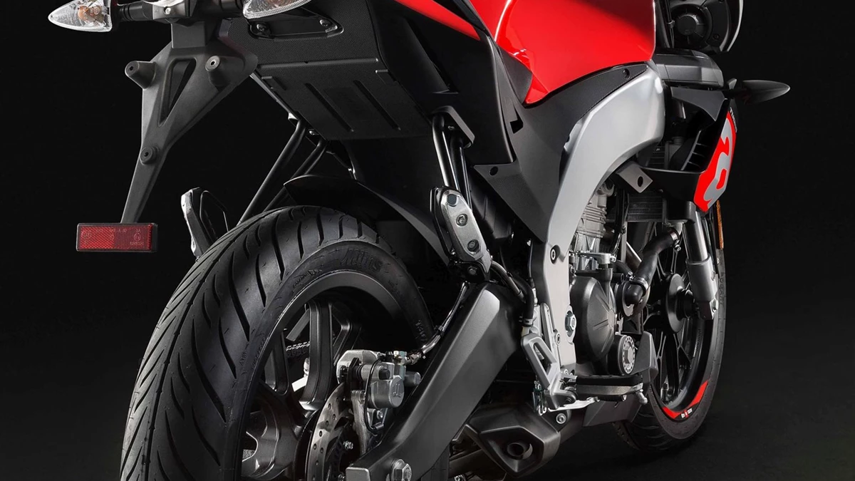 Aprilia Tuono 125 Bild 11: Aprilia Tuono 125