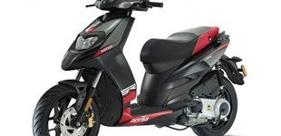 Aprilia SR 50 Motard 2019 vs Aprilia SR 50  Street 2016