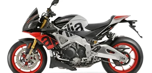 Aprilia Tuono V4 1100 Factory 2019 vs Yamaha FZ1 2010 Aprilia Tuono V4 1100 Factory 2019 vs Yamaha FZ1 2010