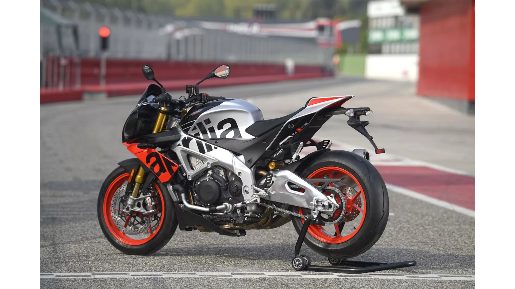 Aprilia Tuono V4 1100 Factory - Image 2 Aprilia Tuono V4 1100 Factory - Image 2