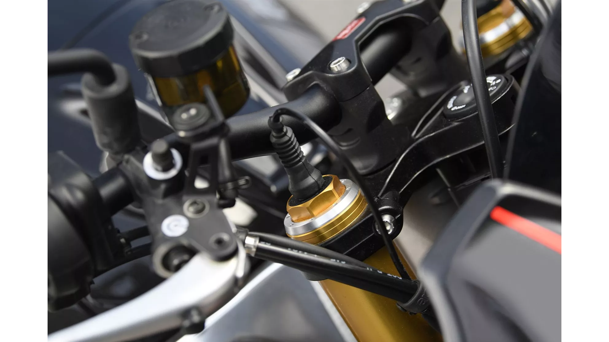 Aprilia Tuono V4 1100 Factory - Image 4 Aprilia Tuono V4 1100 Factory - Image 4