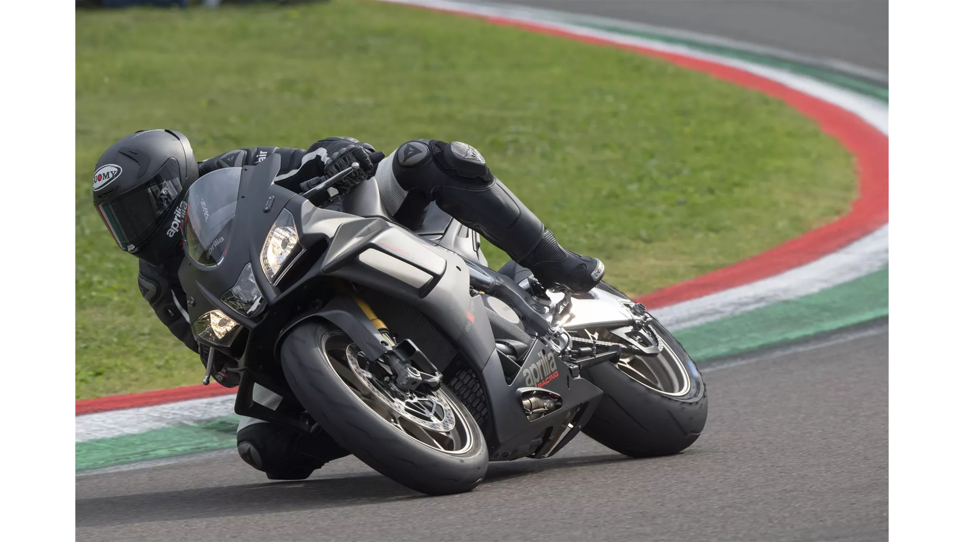 Aprilia RSV4 1100 Factory - Image 5 Aprilia RSV4 1100 Factory - Image 5