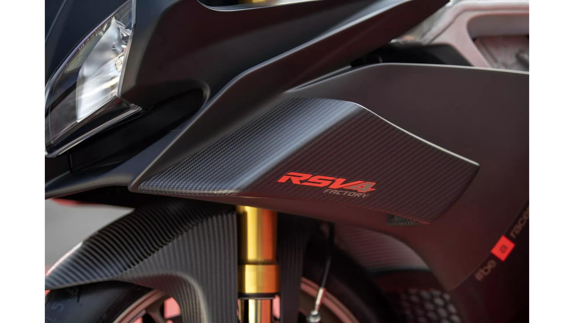 Aprilia RSV4 1100 Factory - Image 11 Aprilia RSV4 1100 Factory - Image 11