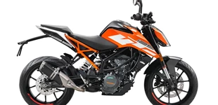 QJ Motor SRV 125 2023 vs KTM 125 Duke 2020 QJ Motor SRV 125 2023 vs KTM 125 Duke 2020