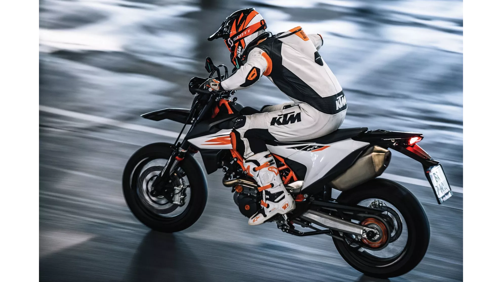 KTM 690 SMC R - Image 5 KTM 690 SMC R - Image 5