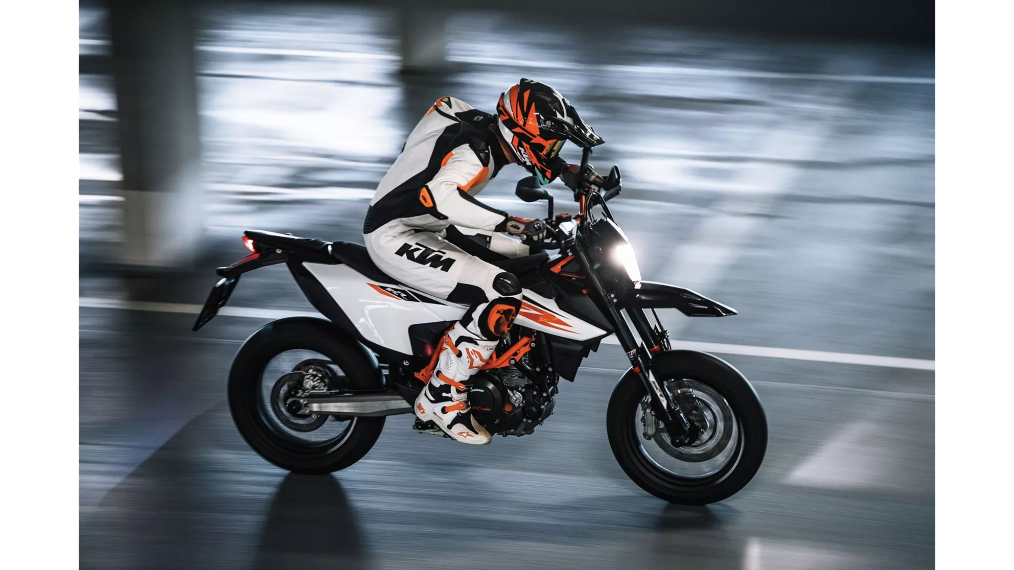 KTM 690 SMC R - Image 6 KTM 690 SMC R - Image 6