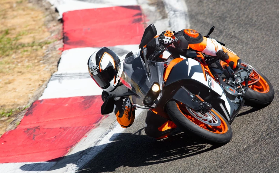 KTM RC 390 Bild 2: KTM RC 390