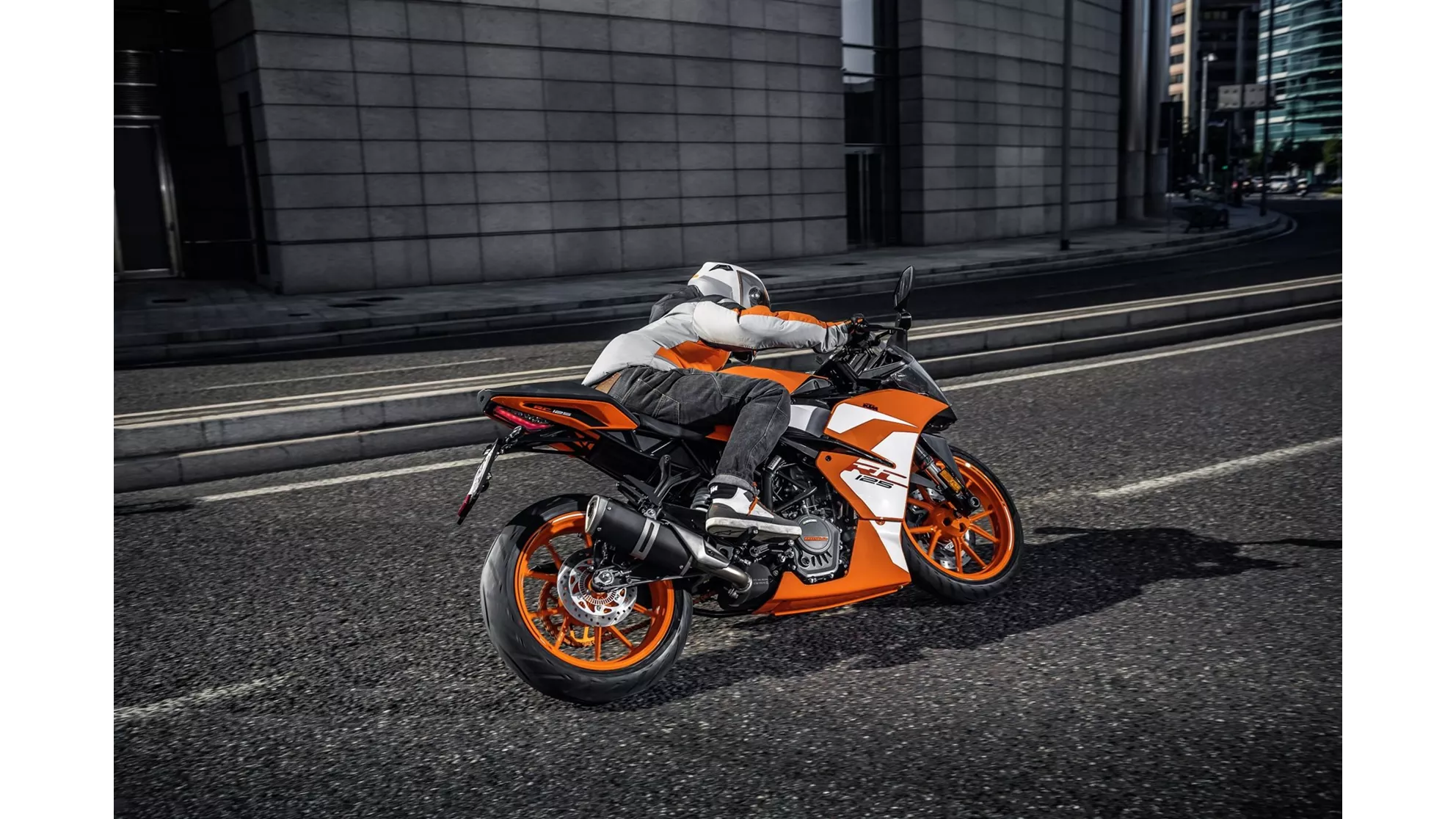 KTM RC 125 - Image 1 KTM RC 125 - Image 1