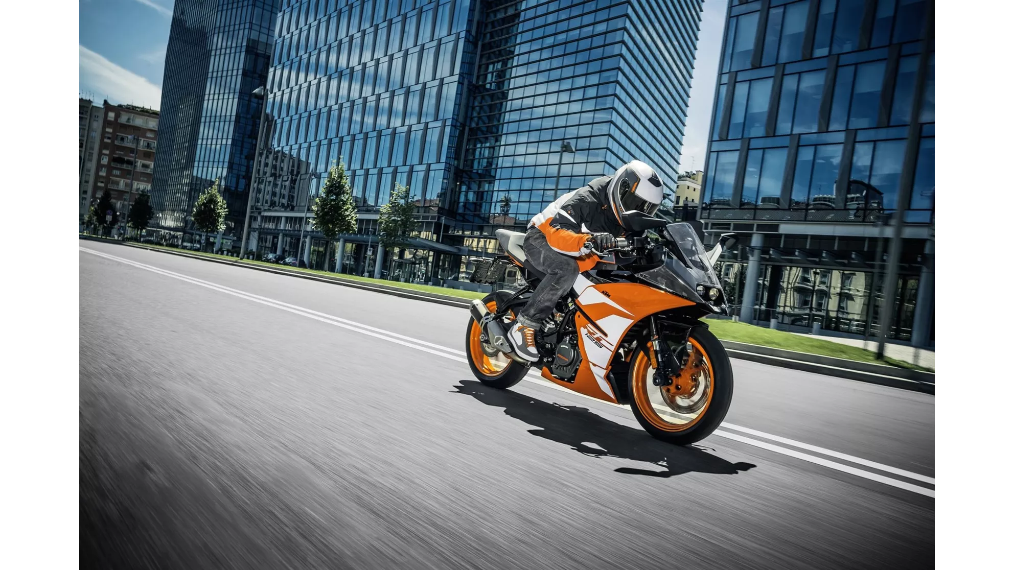 KTM RC 125 - Image 4 KTM RC 125 - Image 4