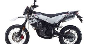 KSR Moto TR 125 X 2020 vs KTM 125 Duke 2022
