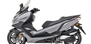 Malaguti Madison 300 Anniversary Edition 2021 vs Daelim XQ2 2020