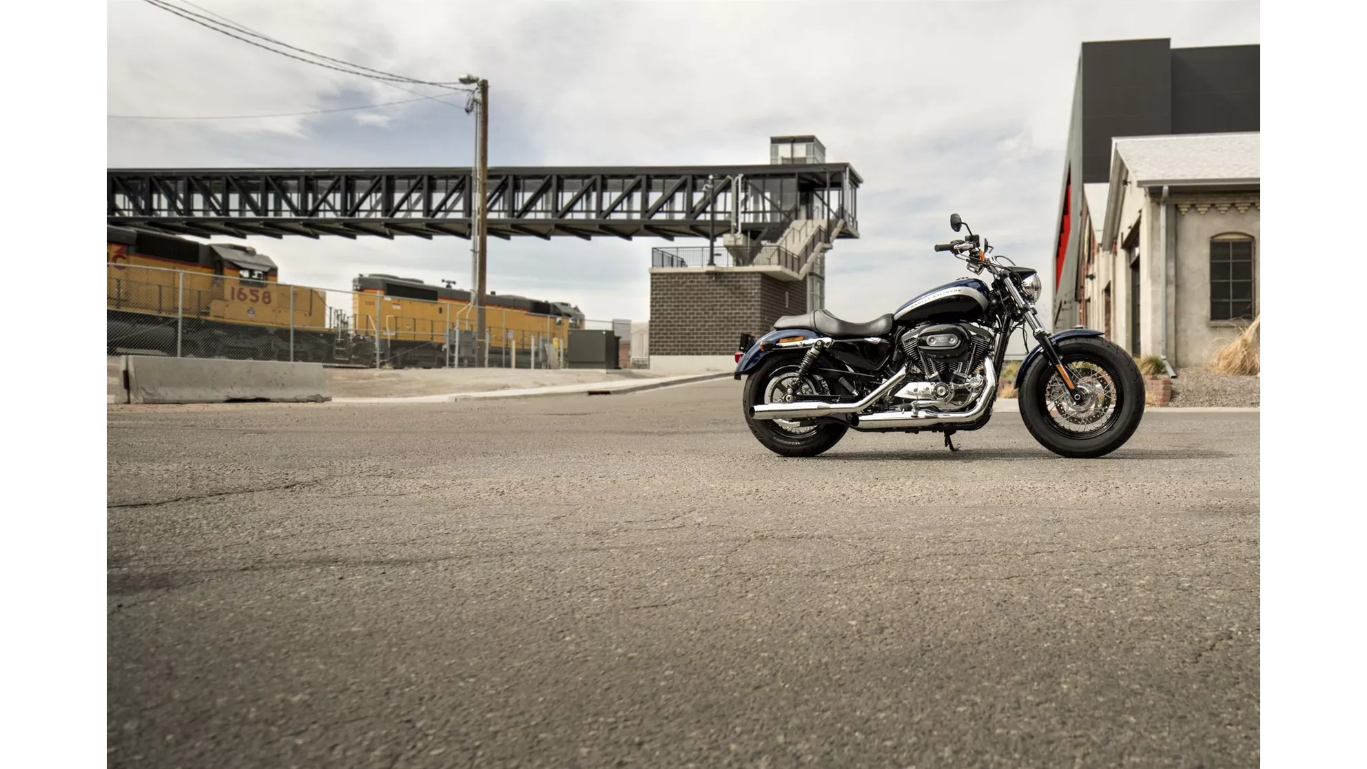 Harley-Davidson Sportster XL 1200C Custom - Obrázok 3