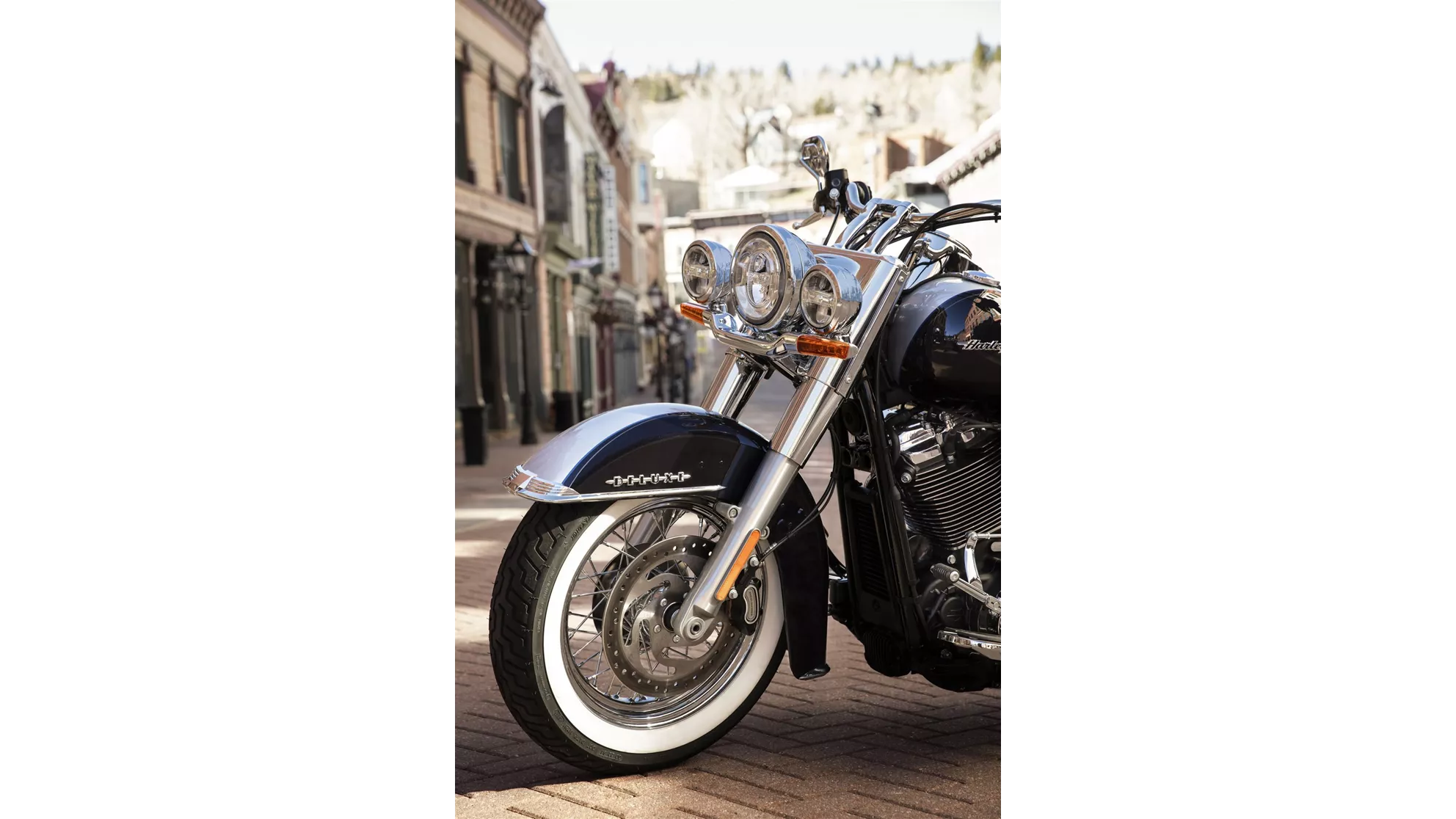 Harley-Davidson Softail Deluxe FLDE - Obraz 3