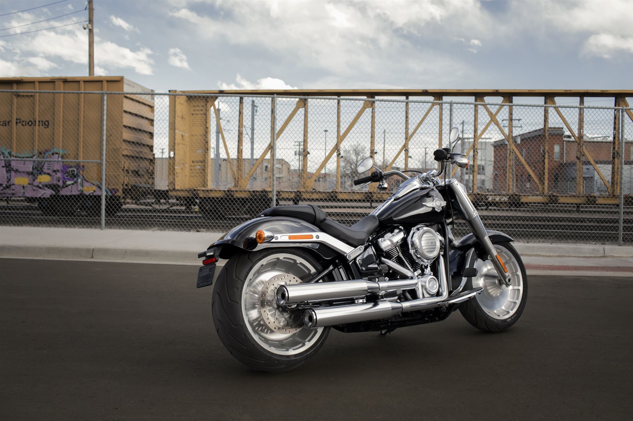 Motorrad Vergleich Harley-Davidson Softail Standard FXST 2020 vs ...