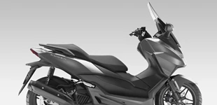 Honda SH125i 2022 vs Honda Forza 125 2020 Honda SH125i 2022 vs Honda Forza 125 2020