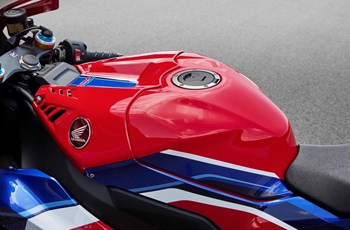 Honda CBR1000RR-R Fireblade SP 2020 - Bild 16 Honda CBR1000RR-R Fireblade SP 2020 - Bild 16