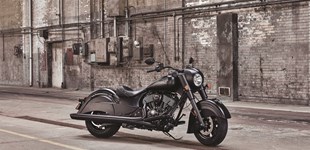 Harley-Davidson Softail Standard FXST 2022 vs Indian Chief Dark Horse 2020