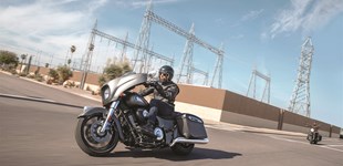 Harley-Davidson Softail Low Rider S FXLRS 2021 vs Indian Chieftain 2020