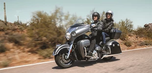 Indian Roadmaster 2020 vs Honda GL 1800 Goldwing 2010 Indian Roadmaster 2020 vs Honda GL 1800 Goldwing 2010